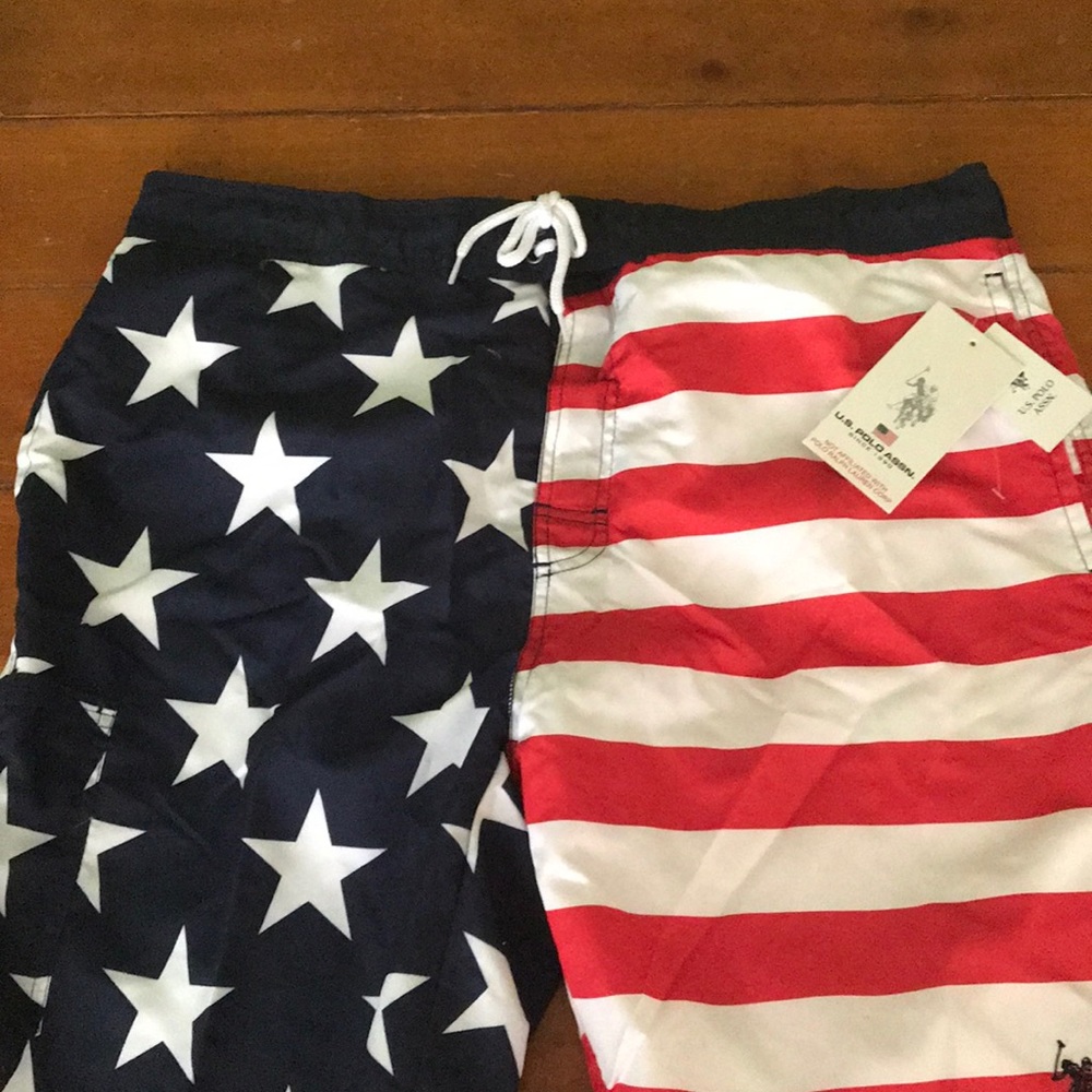 🇺🇸🇺🇸🇺🇸 swim trunks! (New never worn)